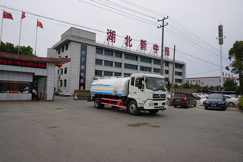 中洁牌XZL5182GSS6型东风天锦洒水车